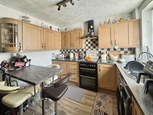 Kitchen- click for photo gallery